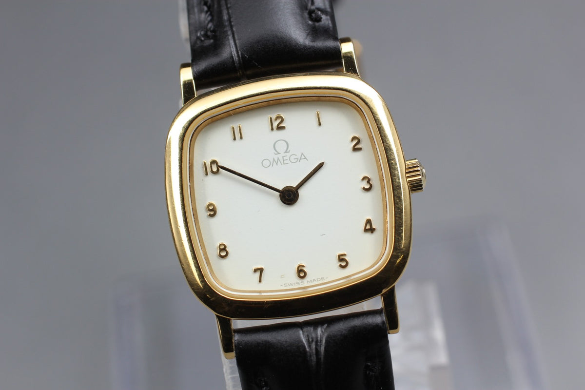 1986 Near MINT OMEGA De Ville 21mm 595.0098.2 Quartz White Dial Women's Vintage