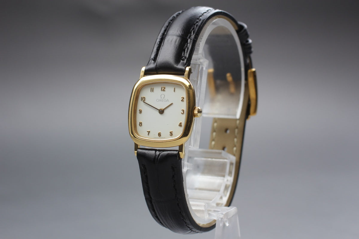 1986 Near MINT OMEGA De Ville 21mm 595.0098.2 Quartz White Dial Women's Vintage