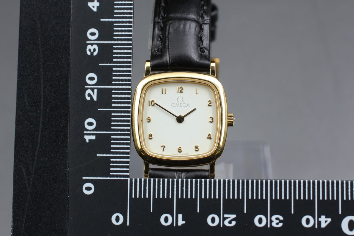 1986 Near MINT OMEGA De Ville 21mm 595.0098.2 Quartz White Dial Women's Vintage