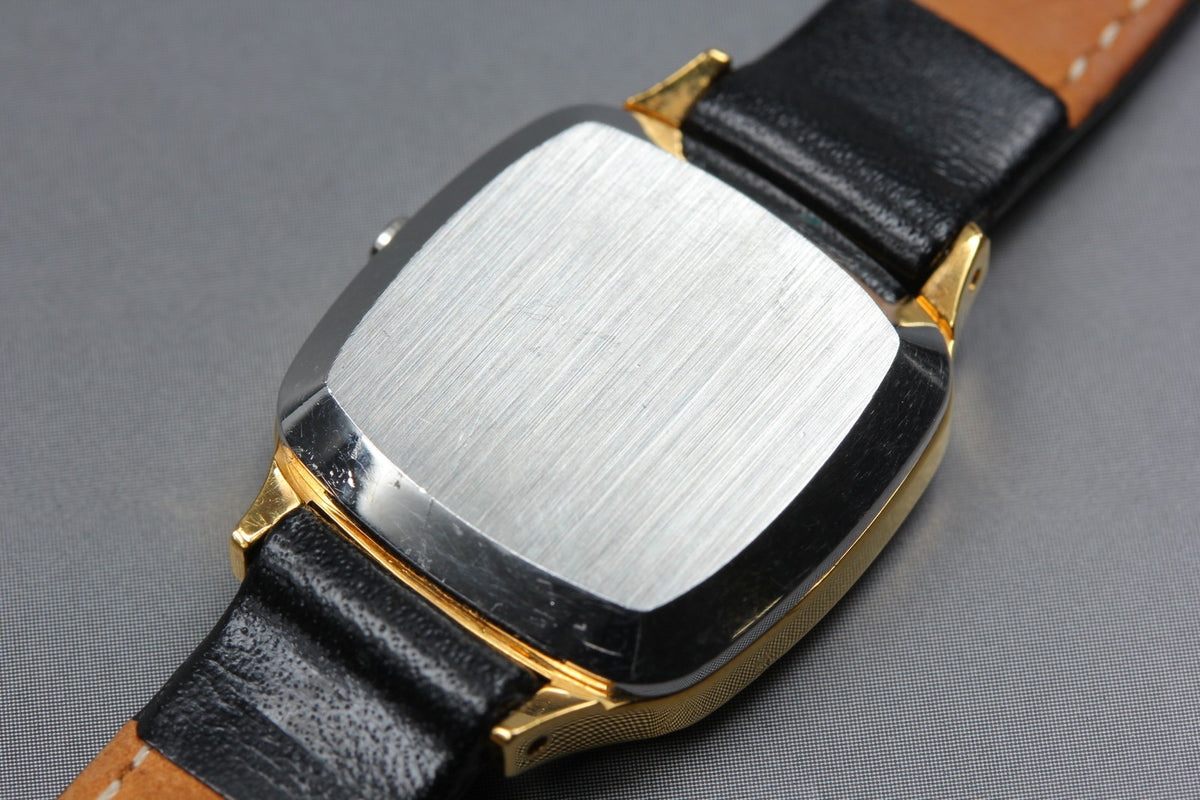 Near MINT OMEGA De Ville 20mm 591.0023 Quartz Gold Dial Women's Watch Vintage
