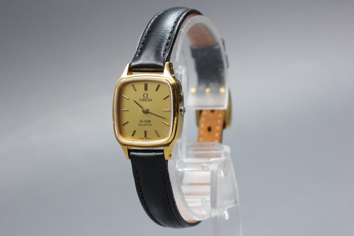 Near MINT OMEGA De Ville 20mm 591.0023 Quartz Gold Dial Women's Watch Vintage