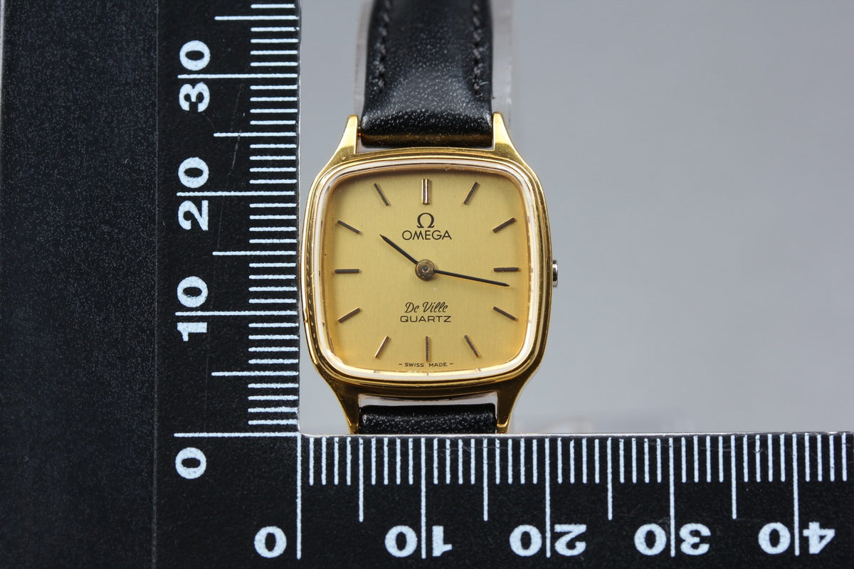 Near MINT OMEGA De Ville 20mm 591.0023 Quartz Gold Dial Women's Watch Vintage