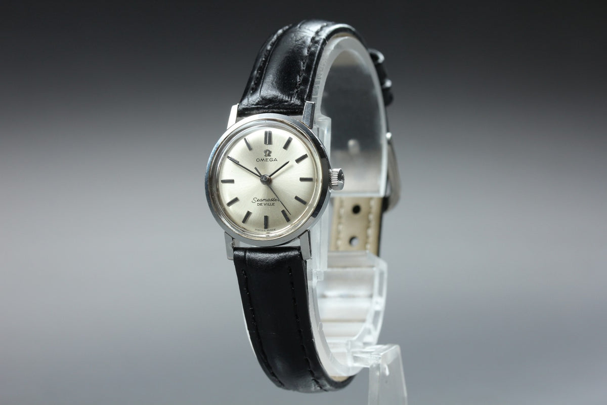 Near MINT OMEGA Seamaster De Ville 22mm Manual Silver Dial Women's Watch Vintage