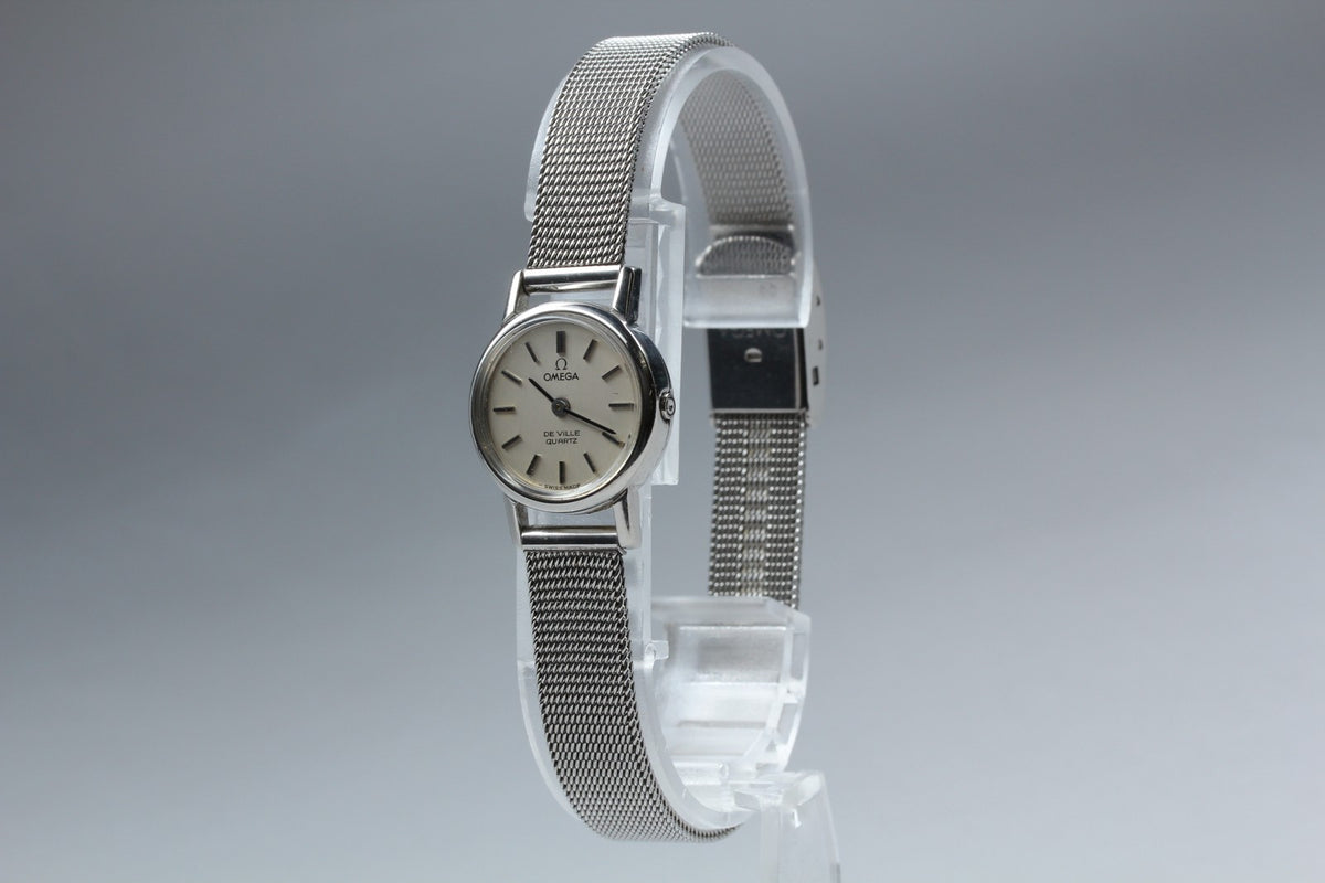 1979 Near MINT OMEGA De Ville 20mm 591.0011 Quartz Silver Dial Women's Vintage