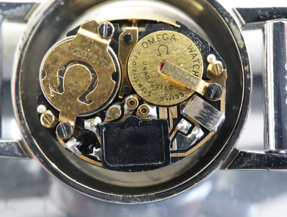 1979 Near MINT OMEGA De Ville 20mm 591.0011 Quartz Silver Dial Women's Vintage