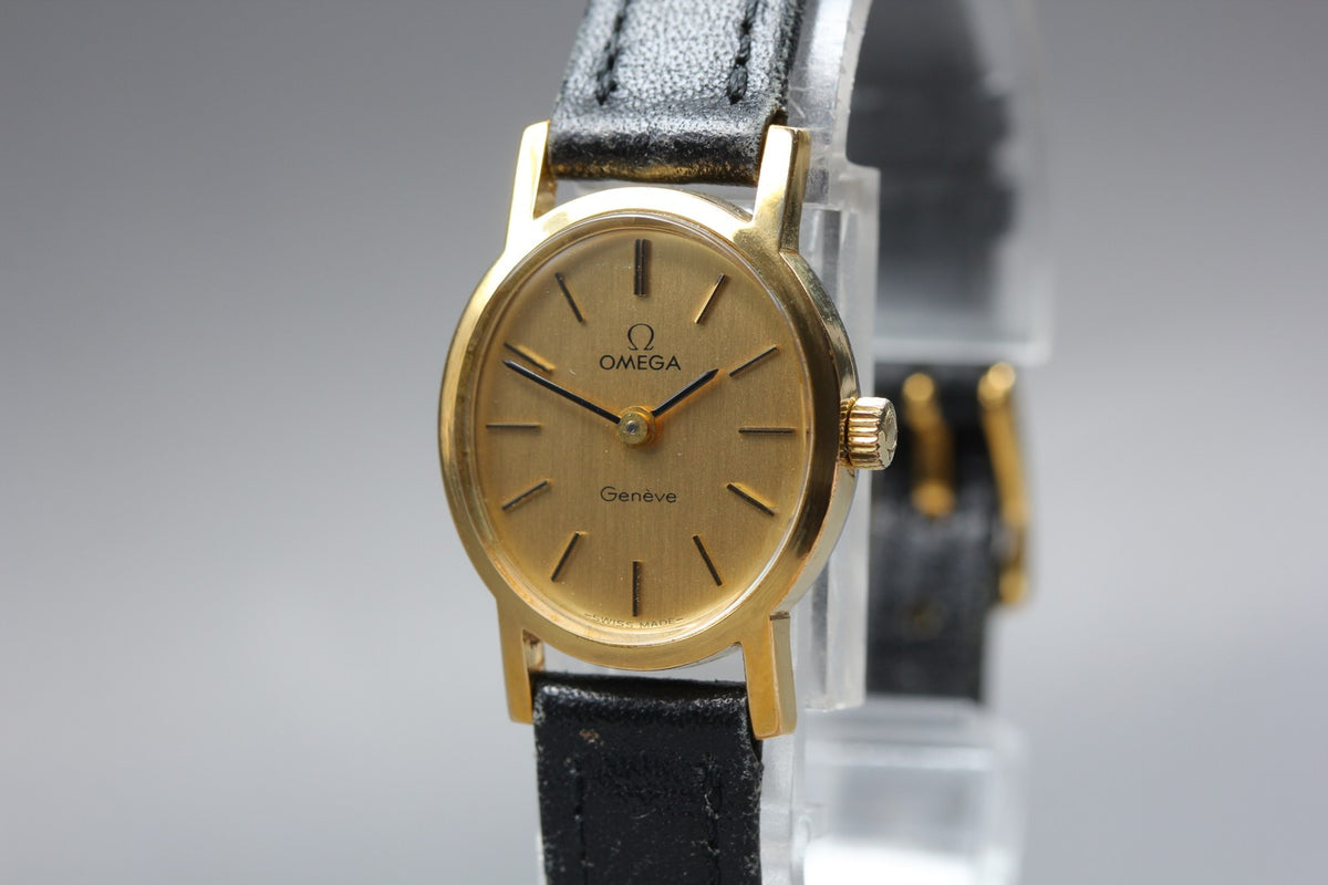 1973 Near MINT OMEGA Geneve 20mm 511.0411 Manual Gold Dial Women's Watch Vintage