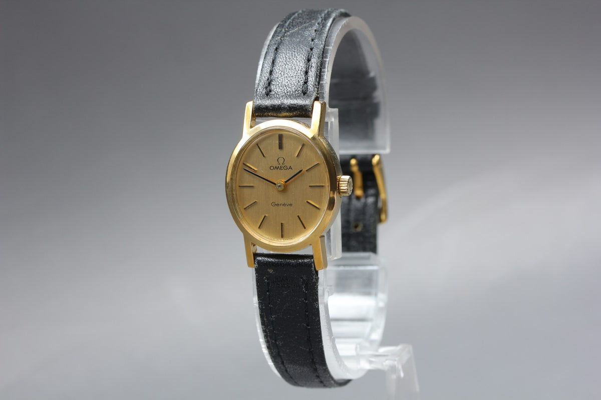 1973 Near MINT OMEGA Geneve 20mm 511.0411 Manual Gold Dial Women's Watch Vintage