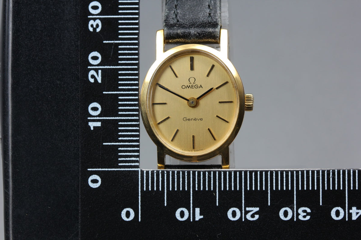 1973 Near MINT OMEGA Geneve 20mm 511.0411 Manual Gold Dial Women's Watch Vintage