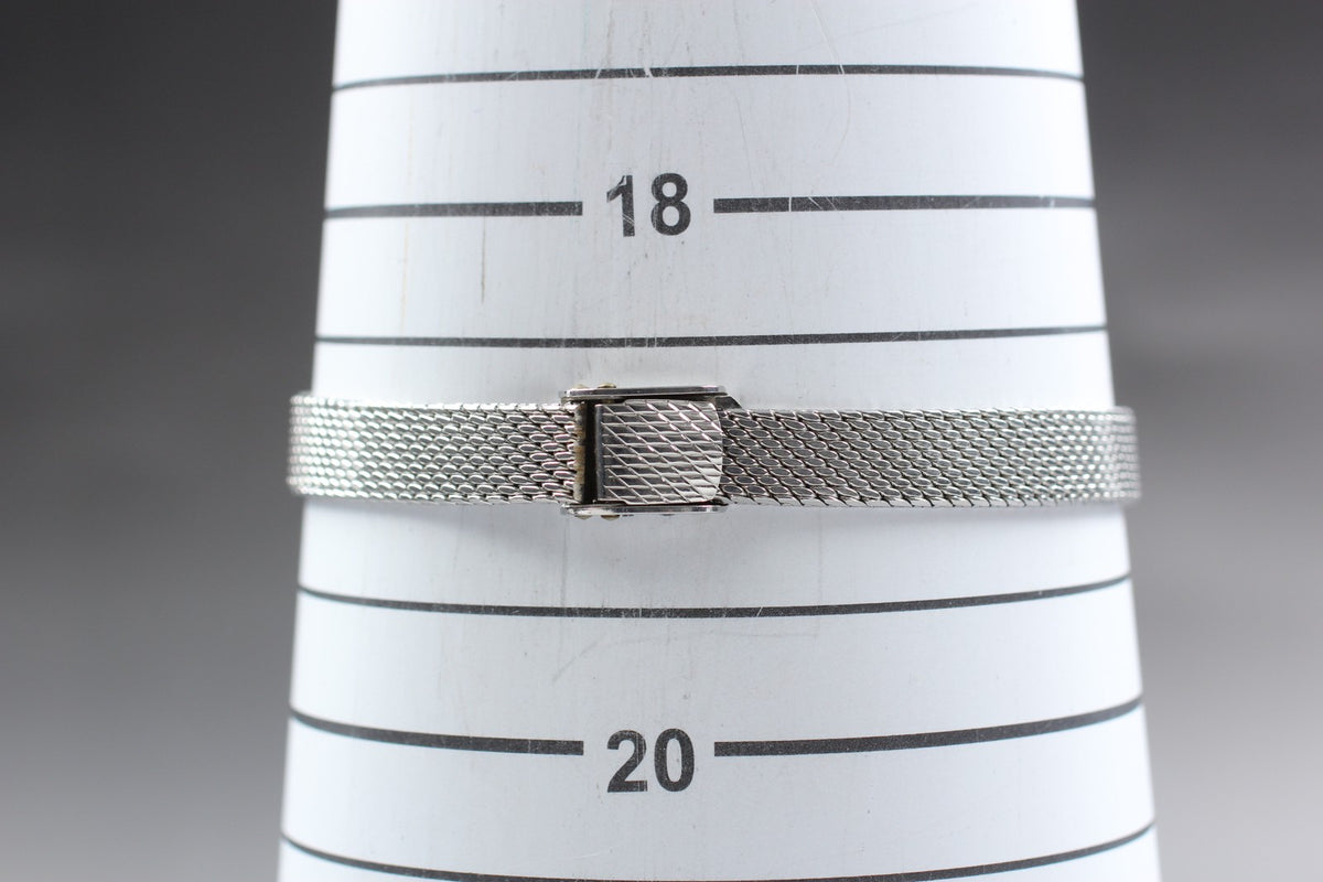 1969 Near MINT OMEGA Geneve 21mm 566.002 Automatic Silver Dial Women's Vintage