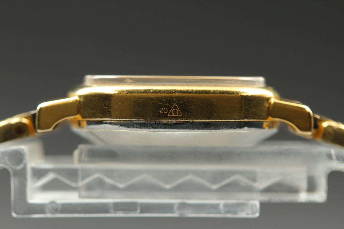1980 Near MINT OMEGA De Ville 23mm 591.014 Quartz Gold Dial Women's Vintage