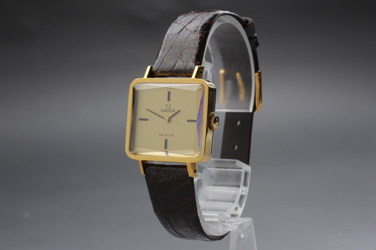 1971 Near MINT OMEGA De Ville 25mm 511.0375 Manual Gold Dial Women's Vintage