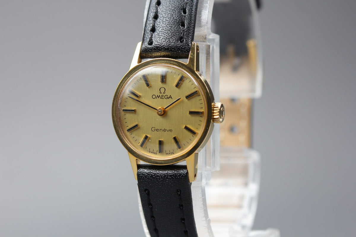 1974 Near MINT OMEGA Geneve 20mm 511.0451 Manual Gold Dial Women's Vintage