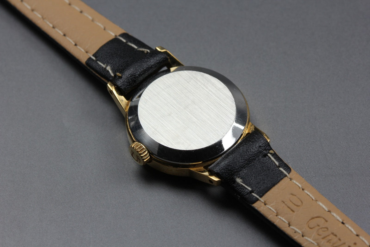 1974 Near MINT OMEGA Geneve 20mm 511.0451 Manual Gold Dial Women's Vintage