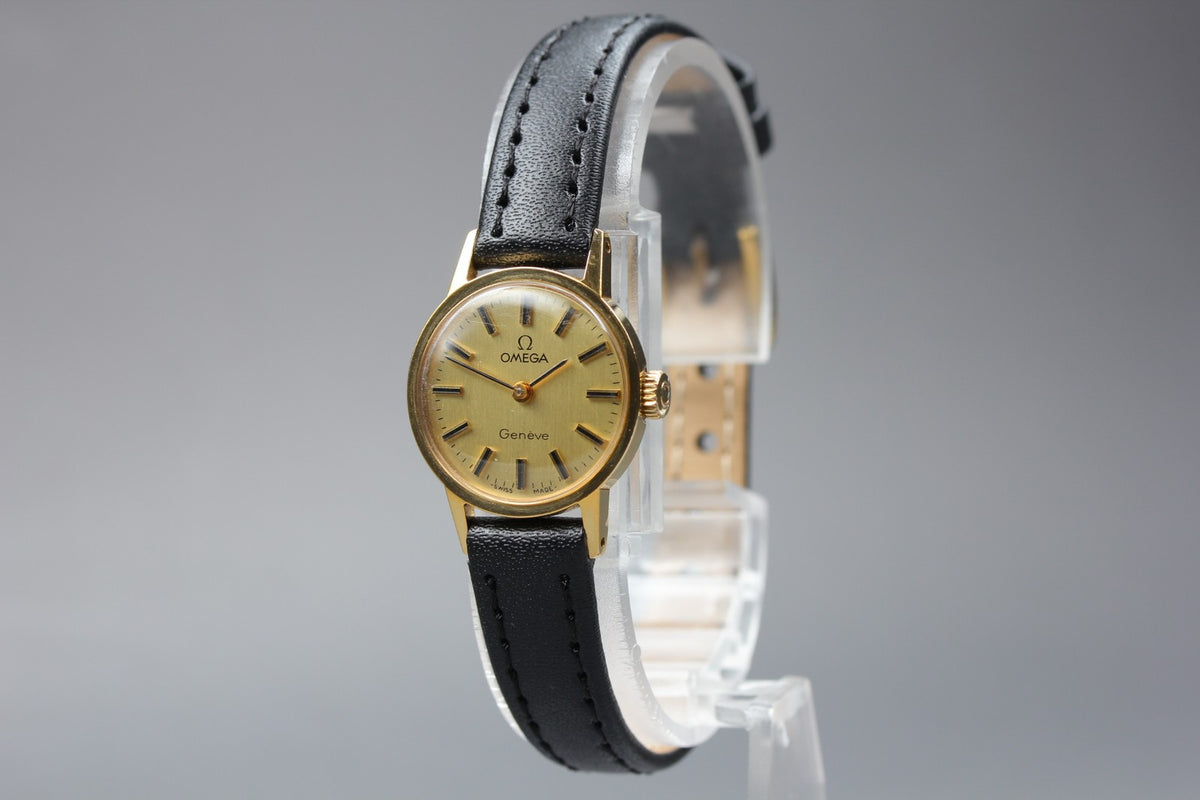 1974 Near MINT OMEGA Geneve 20mm 511.0451 Manual Gold Dial Women's Vintage