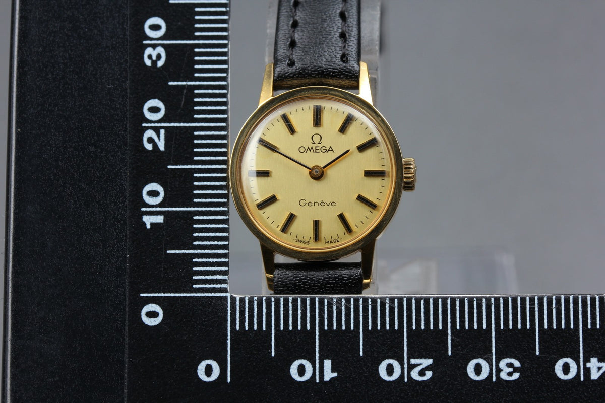 1974 Near MINT OMEGA Geneve 20mm 511.0451 Manual Gold Dial Women's Vintage