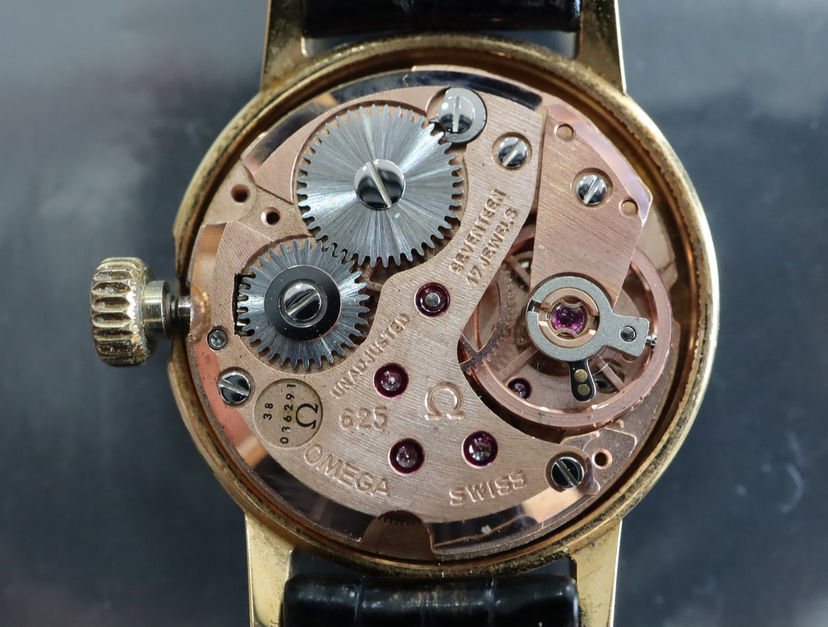 1974 Near MINT OMEGA Geneve 20mm 511.0451 Manual Gold Dial Women's Vintage